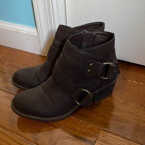 Brown ankle bootie size 6